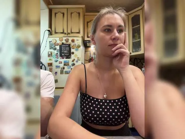 LiaKane – webcam model profile photo Image 4