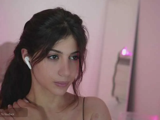 AndreaMood – webcam model profile photo Image 4