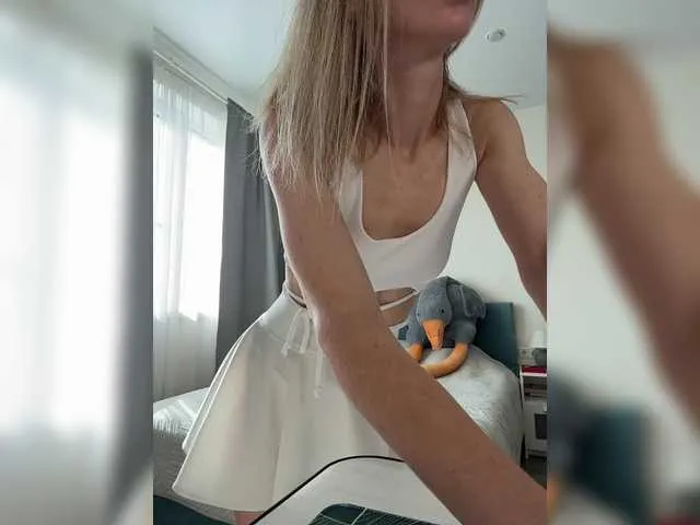 CassieGil – webcam model profile photo Image 5