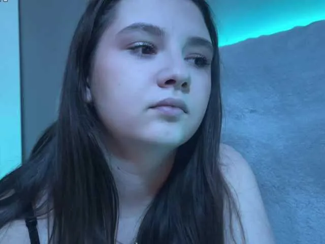 AmyBelmontt – webcam model profile photo Image 3