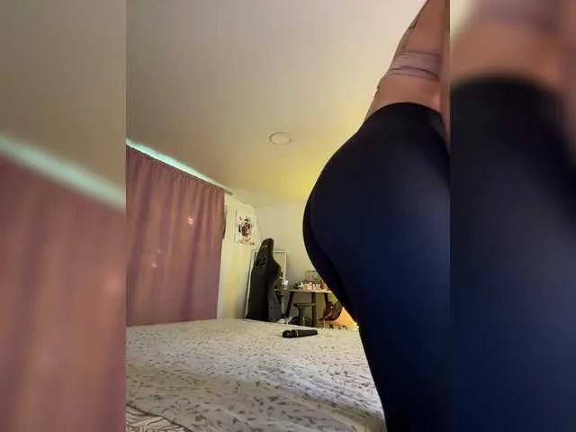 CassieGil – webcam model profile photo Image 2