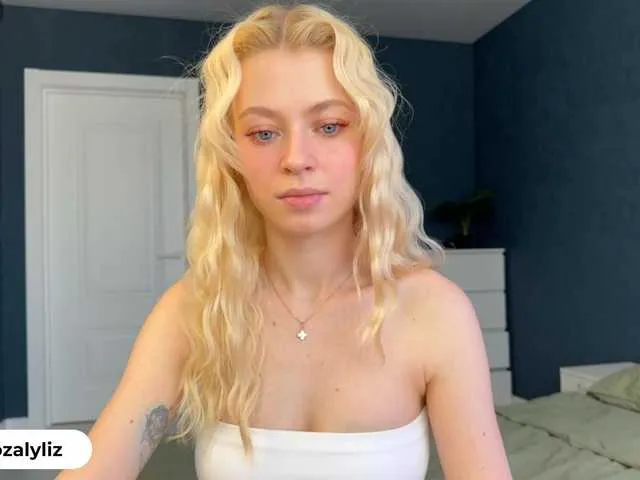 AmyBelmontt – webcam model profile photo Image 12