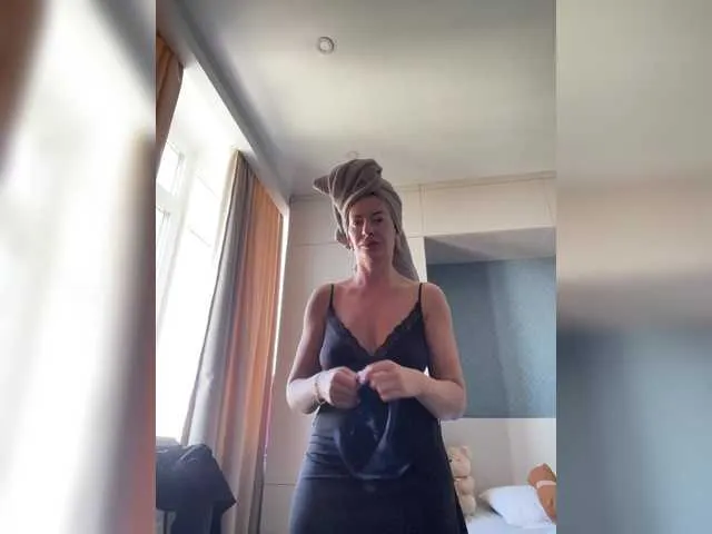 Olsuh – webcam model profile photo Image 12