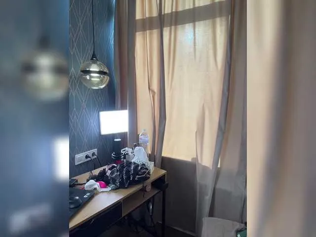 Olsuh – webcam model profile photo Image 3