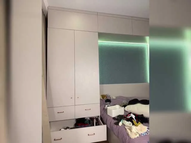 Olsuh – webcam model profile photo Image 7