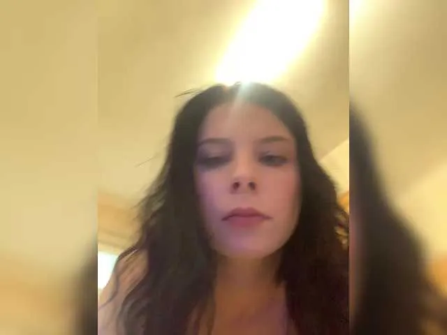 eveliness – webcam model profile photo Image 3