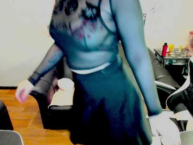 ElmaSmallman – webcam model profile photo Image 3