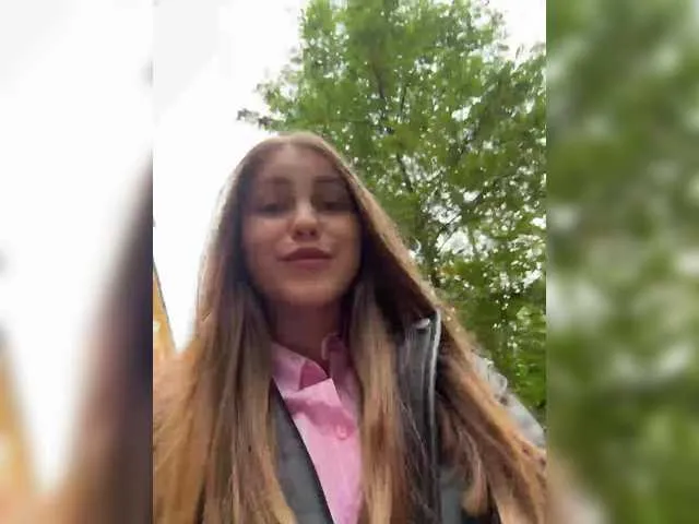 CassieGil – webcam model profile photo Image 8