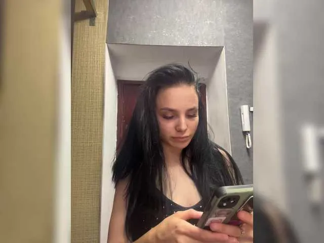 KeyriGonzalez – webcam model profile photo Image 14