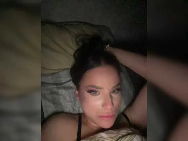 KeyriGonzalez – webcam model profile photo Image 2