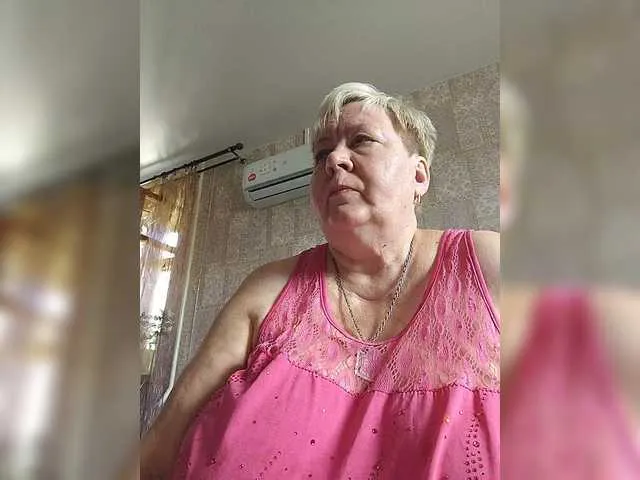 CassieGil – webcam model profile photo Image 12