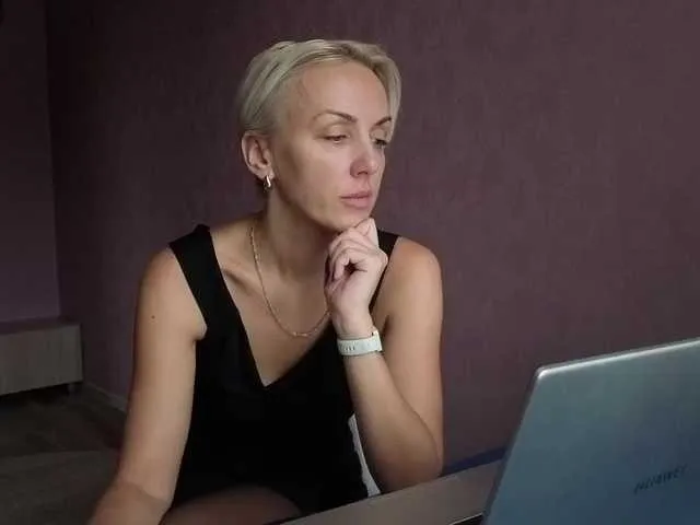 CassieGil – webcam model profile photo Image 17