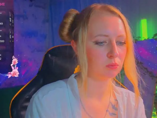 SkyLumen – webcam model profile photo Image 9