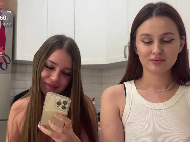 CARMIYNNA – webcam model profile photo Image 6