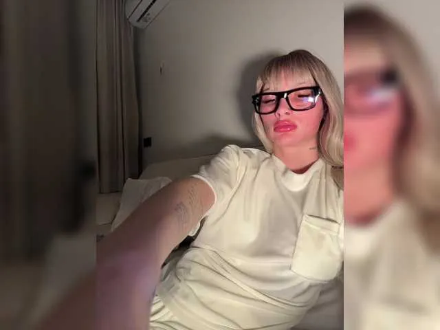 MoniLing – webcam model profile photo Image 4