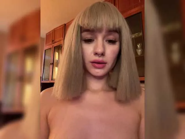 SerenaVelour – webcam model profile photo Image 6