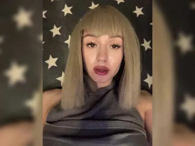 SerenaVelour – webcam model profile photo Image 8