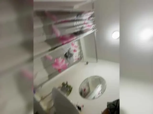 LauraJean – webcam model profile photo Image 15