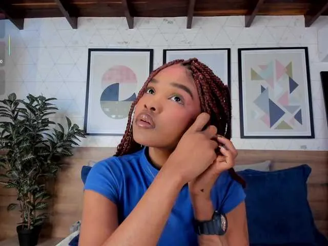 Noya – webcam model profile photo Image 12