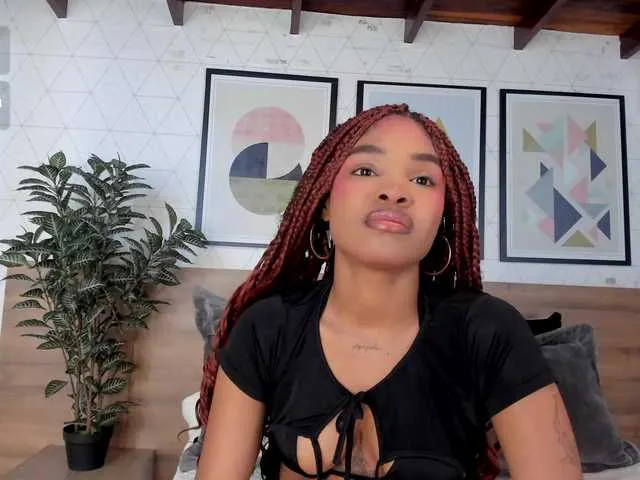 Noya – webcam model profile photo Image 14