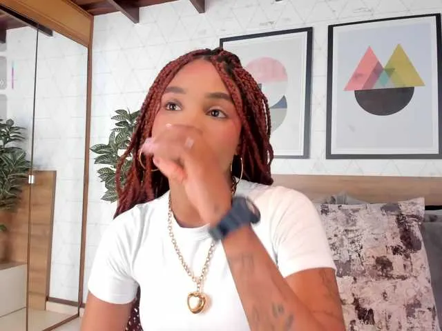 Noya – webcam model profile photo Image 16