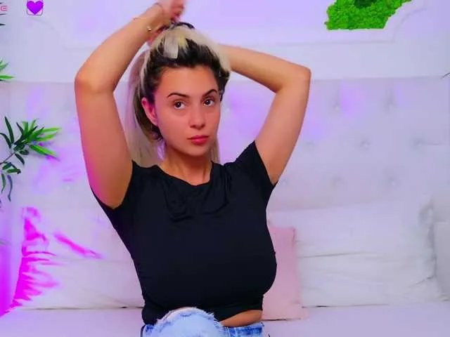 Sugarbellax – webcam model profile photo Image 10