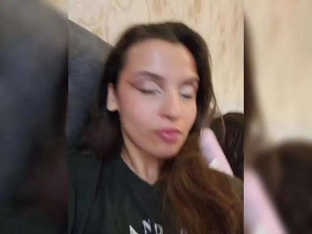 LunaKrismas – webcam model profile photo Image 9