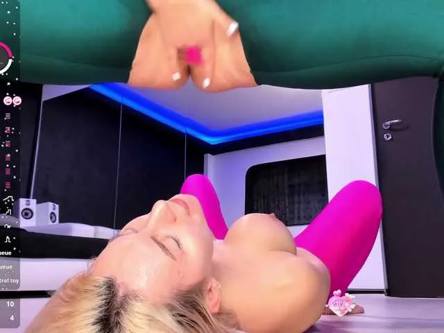 Petitbiscuit2B0 – webcam model profile photo Image 12