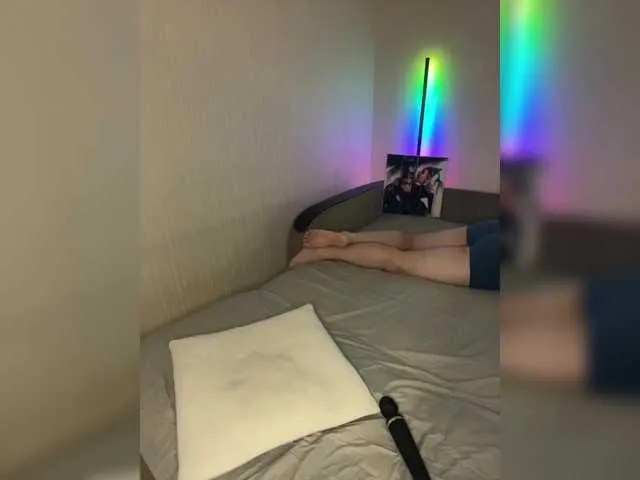 Amylewiss – webcam model profile photo Image 12