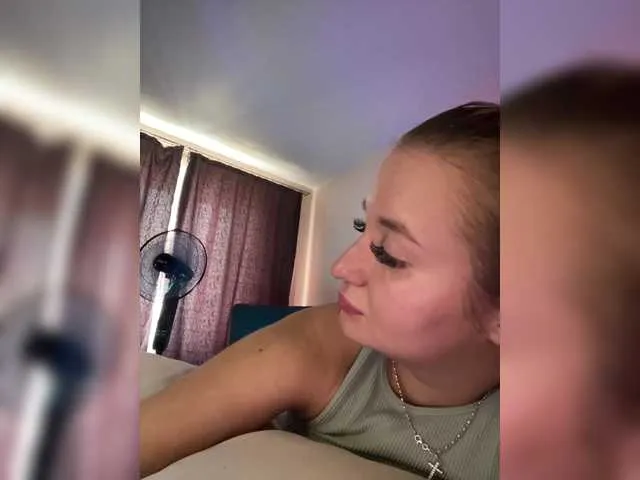 Amylewiss – webcam model profile photo Image 3