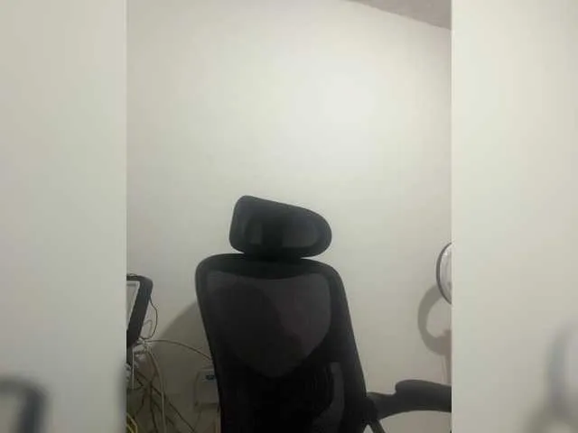 IamCrystal2 – webcam model profile photo Image 5