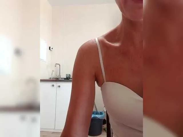 CassieGil – webcam model profile photo Image 8