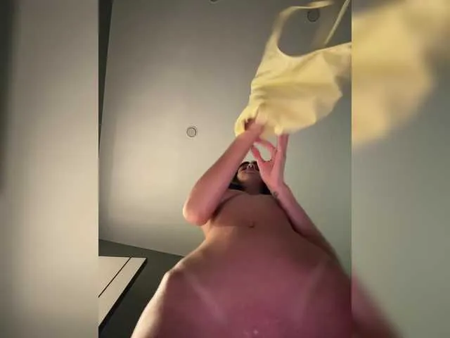 CassieGil – webcam model profile photo Image 2