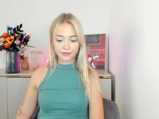 ArianaSole – webcam model profile photo Image 10