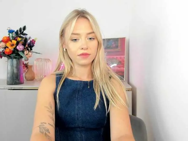 ArianaSole – webcam model profile photo Image 11