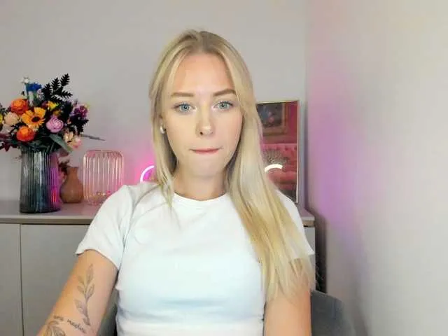 ArianaSole – webcam model profile photo Image 13