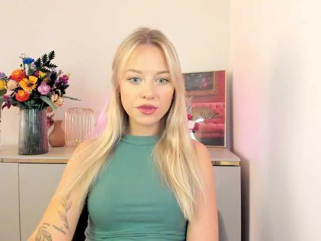 ArianaSole – webcam model profile photo Image 15