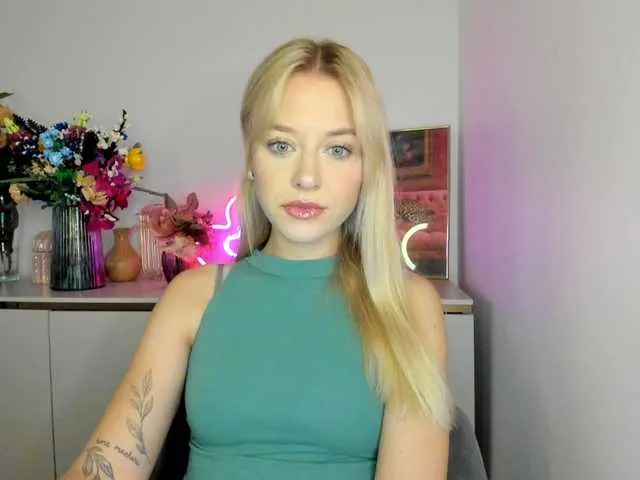 ArianaSole – webcam model profile photo Image 2