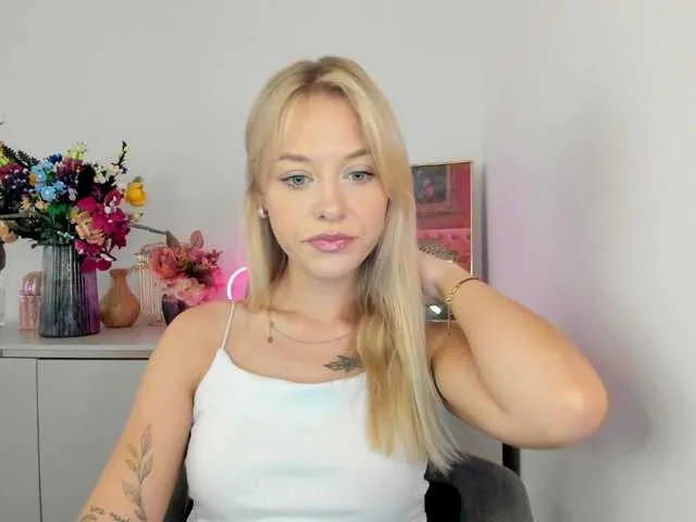 ArianaSole – webcam model profile photo Image 3