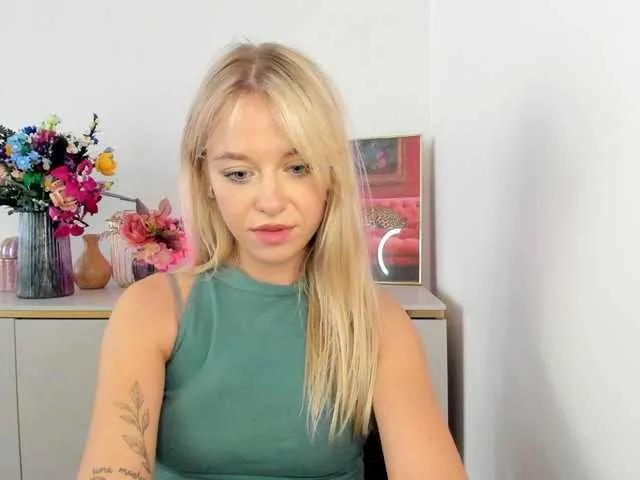 ArianaSole – webcam model profile photo Image 4