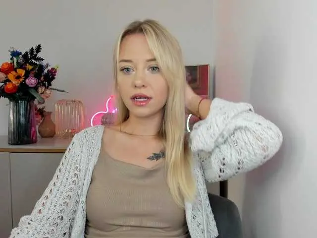 ArianaSole – webcam model profile photo Image 9