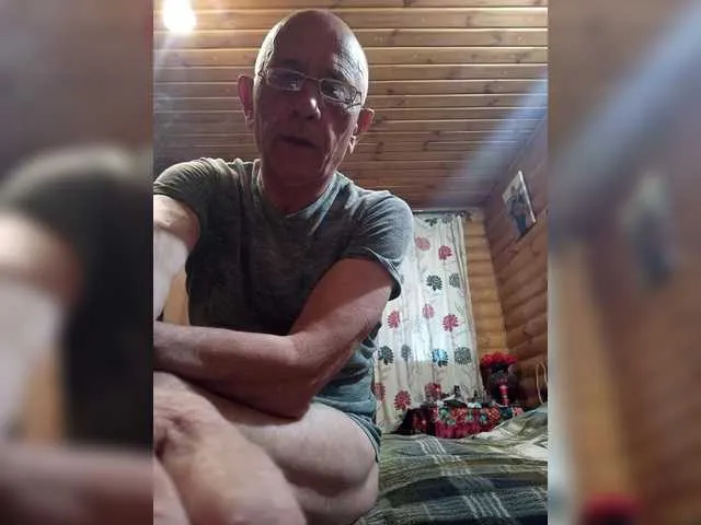 PaulinaSwift – webcam model profile photo Image 3