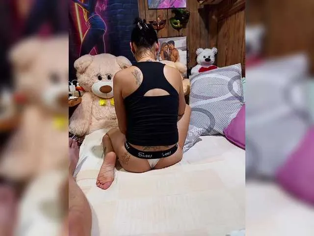 JenCampbell – webcam model profile photo Image 13