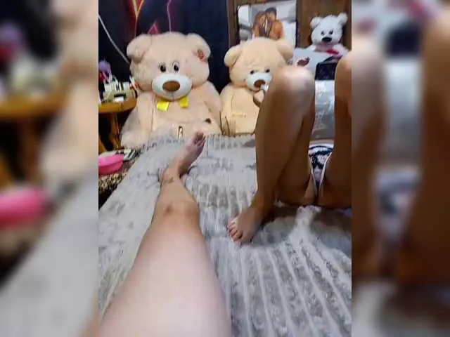 JenCampbell – webcam model profile photo Image 3