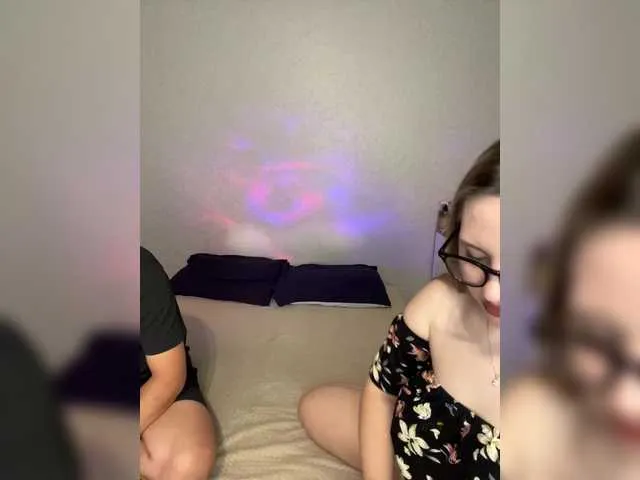 AshleyPusset – webcam model profile photo Image 3