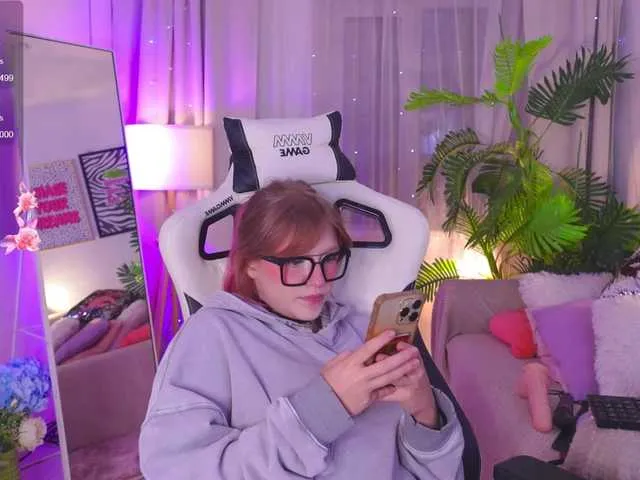 SkyLumen – webcam model profile photo Image 6