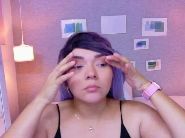 AmyBelmontt – webcam model profile photo Image 12