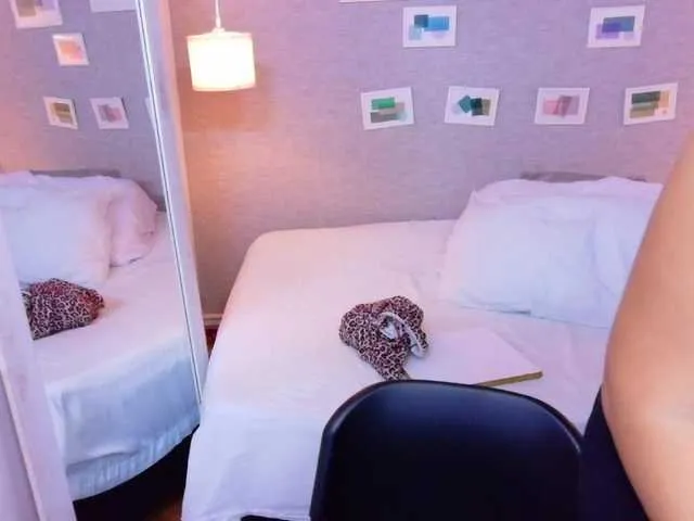 AmyBelmontt – webcam model profile photo Image 14