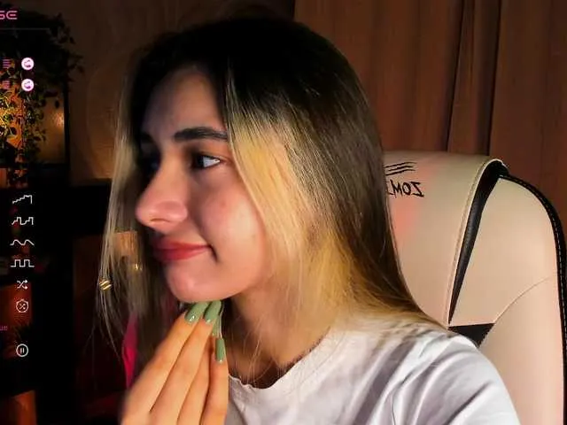 CassieGil – webcam model profile photo Image 10