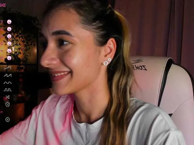 CassieGil – webcam model profile photo Image 11